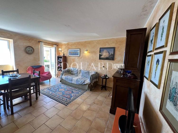 En exclusivité appartement triplex avec deux balcons, belle vue mer panoramique et spacieux garage