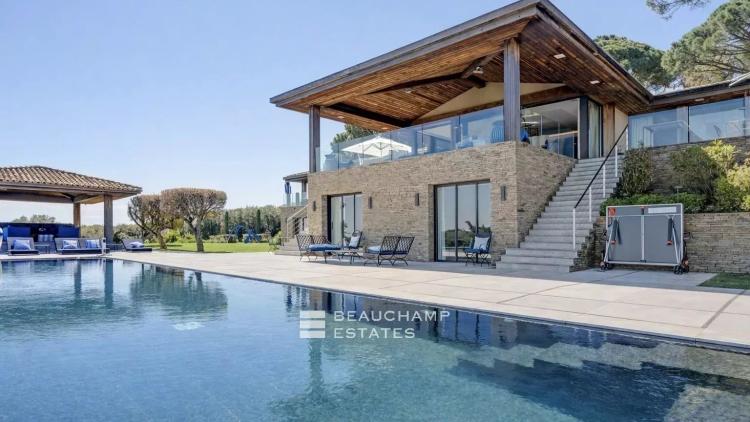 Villa d'exception proche du villa de Saint-Tropez avec prestations de grand luxe