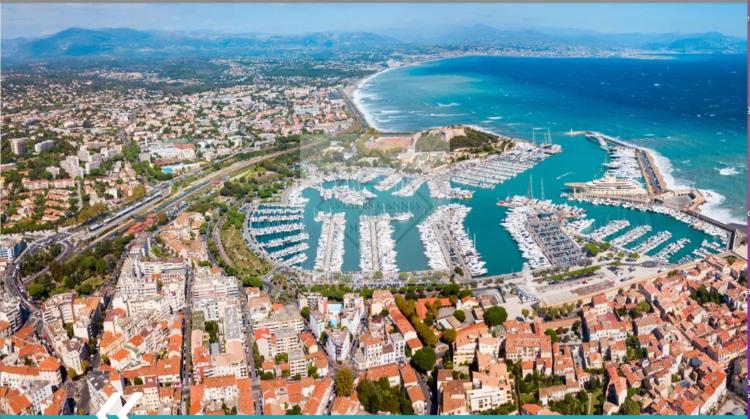 Dernier étage – Appartement 4 pièces neuf avec vue mer à Antibes