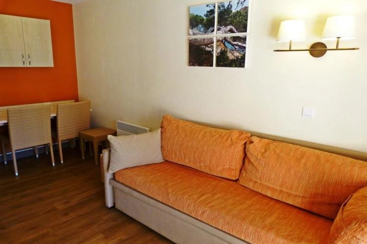 AGAY CAP ESTEREL 2 PIECES DERNIER ETAGE VUE GOLF. PARKING PRIVE
