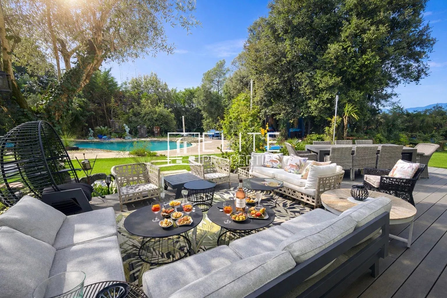 MAISON DE 260 m² – PISCINE CHAUFFÉE – ROQUEFORT-LES-PINS