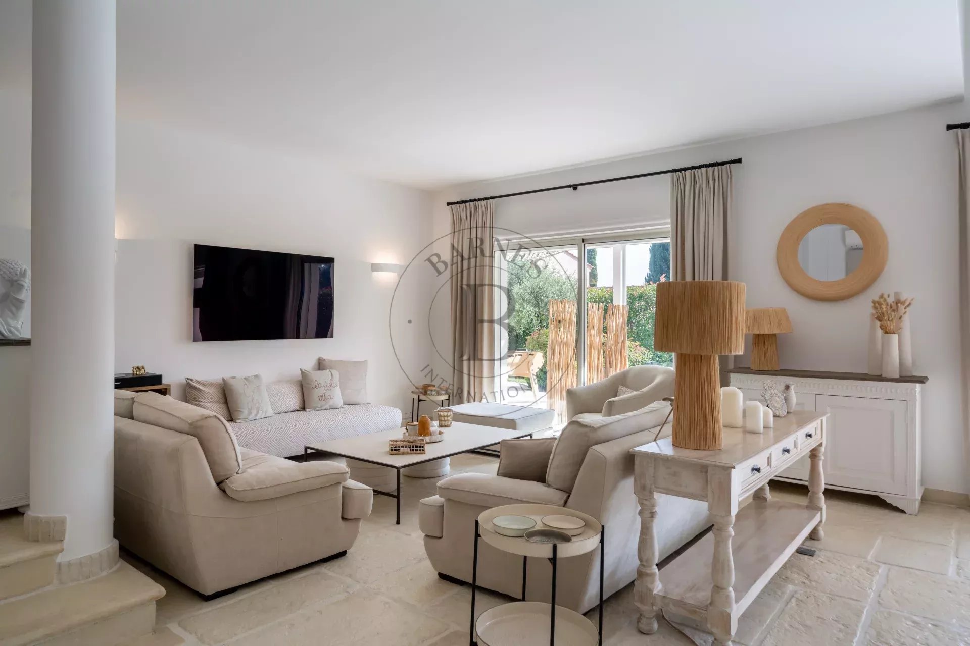 VILLA MOUGINS – VAUMARRE – À QUELQUES MINUTES DU CENTRE