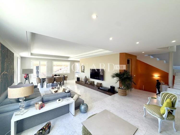 Maison d’exception à vendre avec piscine chauffée, vaste terrasse et belle vue mer panoramique