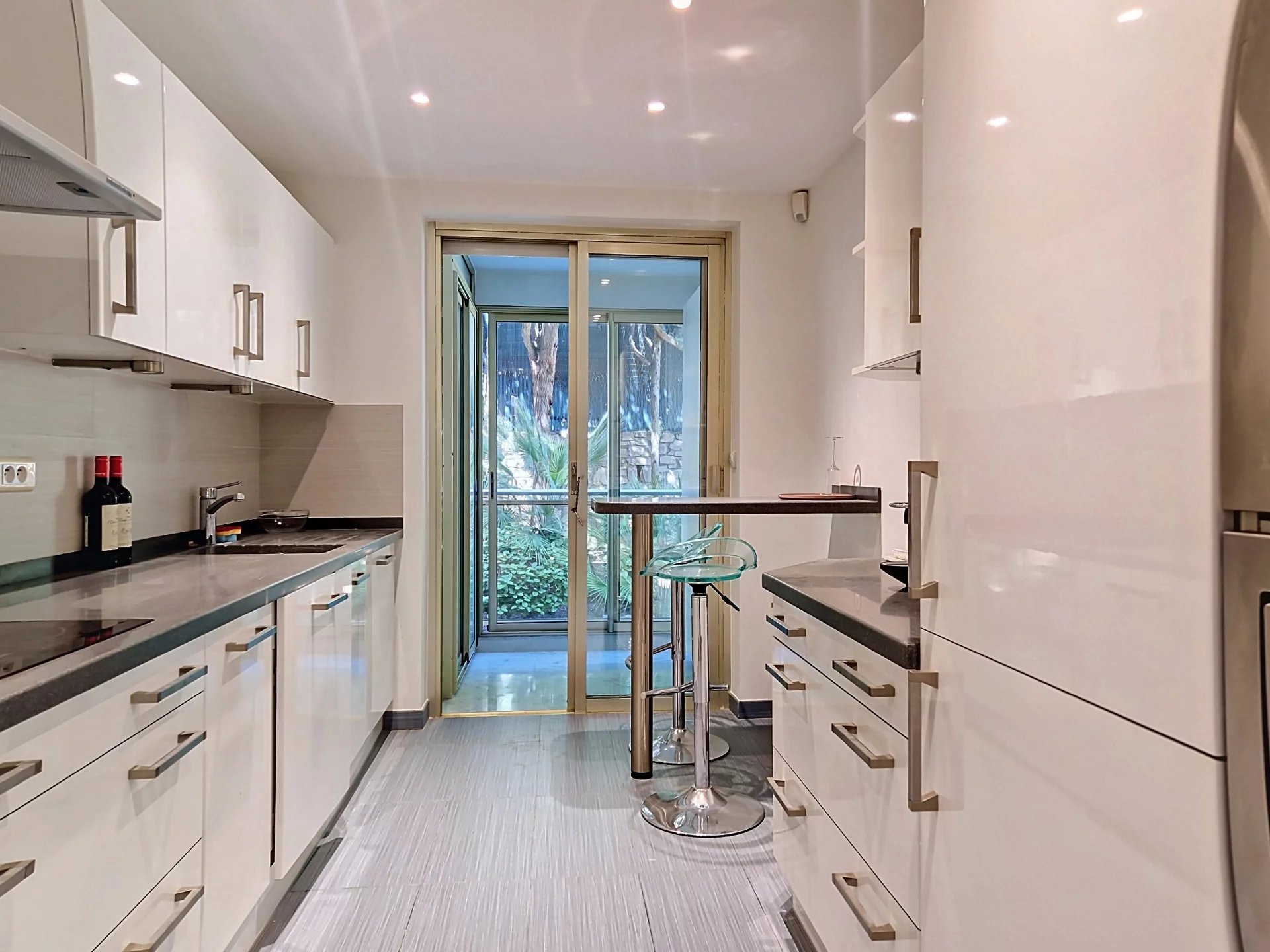 LE CANNET COLLINES - GRAND APPARTEMENT T4 TRAVERSANT - PLEINE VUE MER