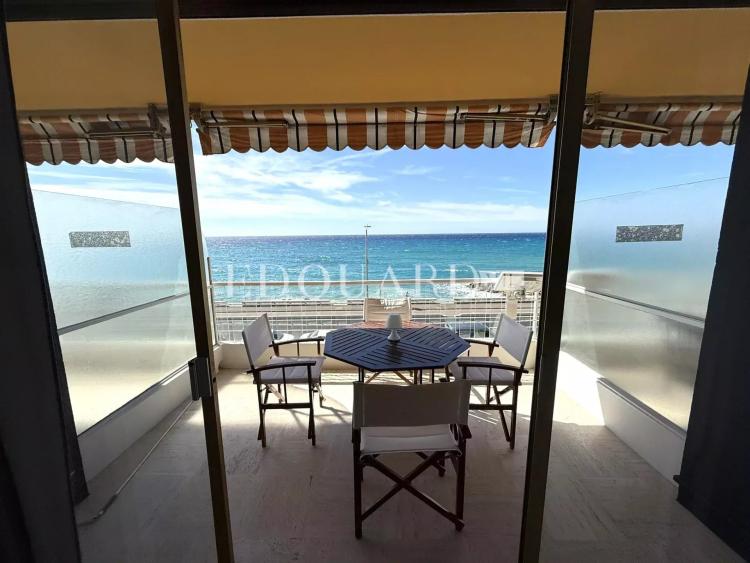 En exclusivité trois pièces face aux plages avec terrasse, splendide vue mer panoramique et garage