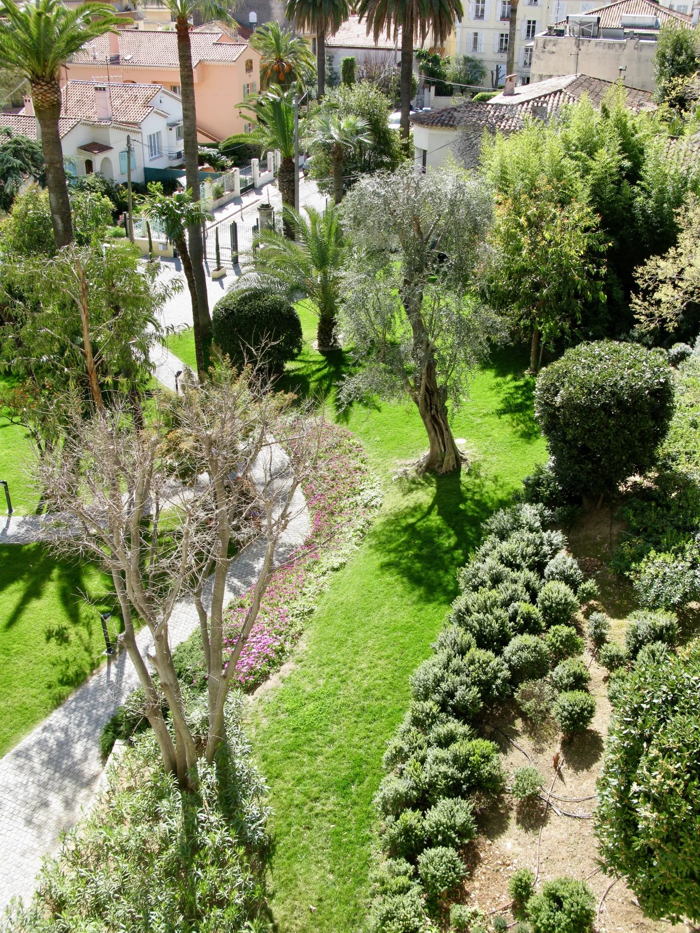 CANNES CENTRE – LIMITROPHE BANANE • SUPERBE DUPLEX 121 M²  TERRASSE APERCU MER 2 PARKINGS