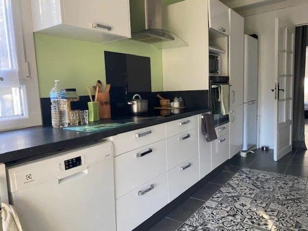 REGUSSE JOLIE MAISON RENOVEE 100 M2
