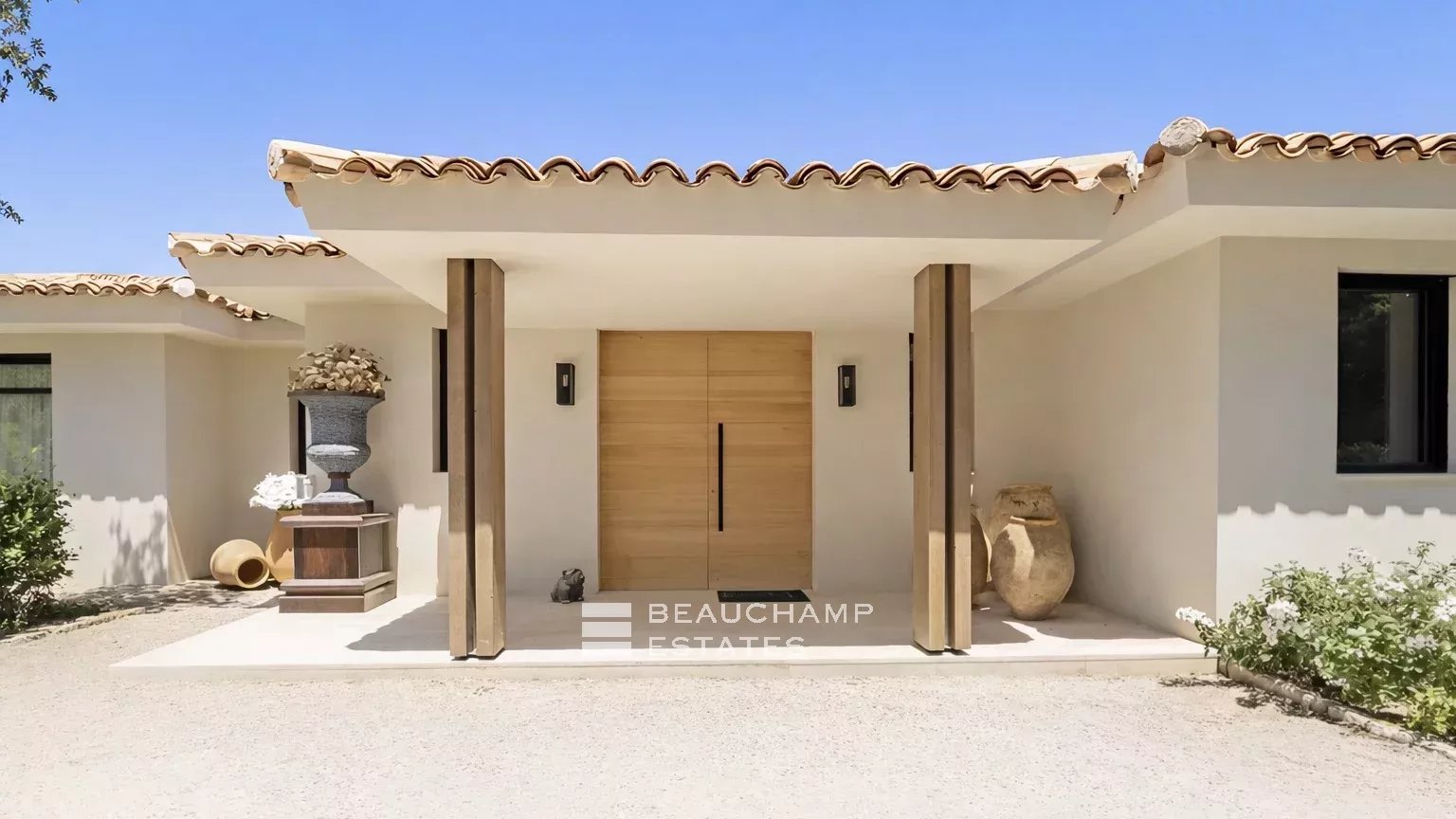 Villa contemporaine ultra luxueuse dans le prestigieux domaine des Parcs de Saint-Tropez.