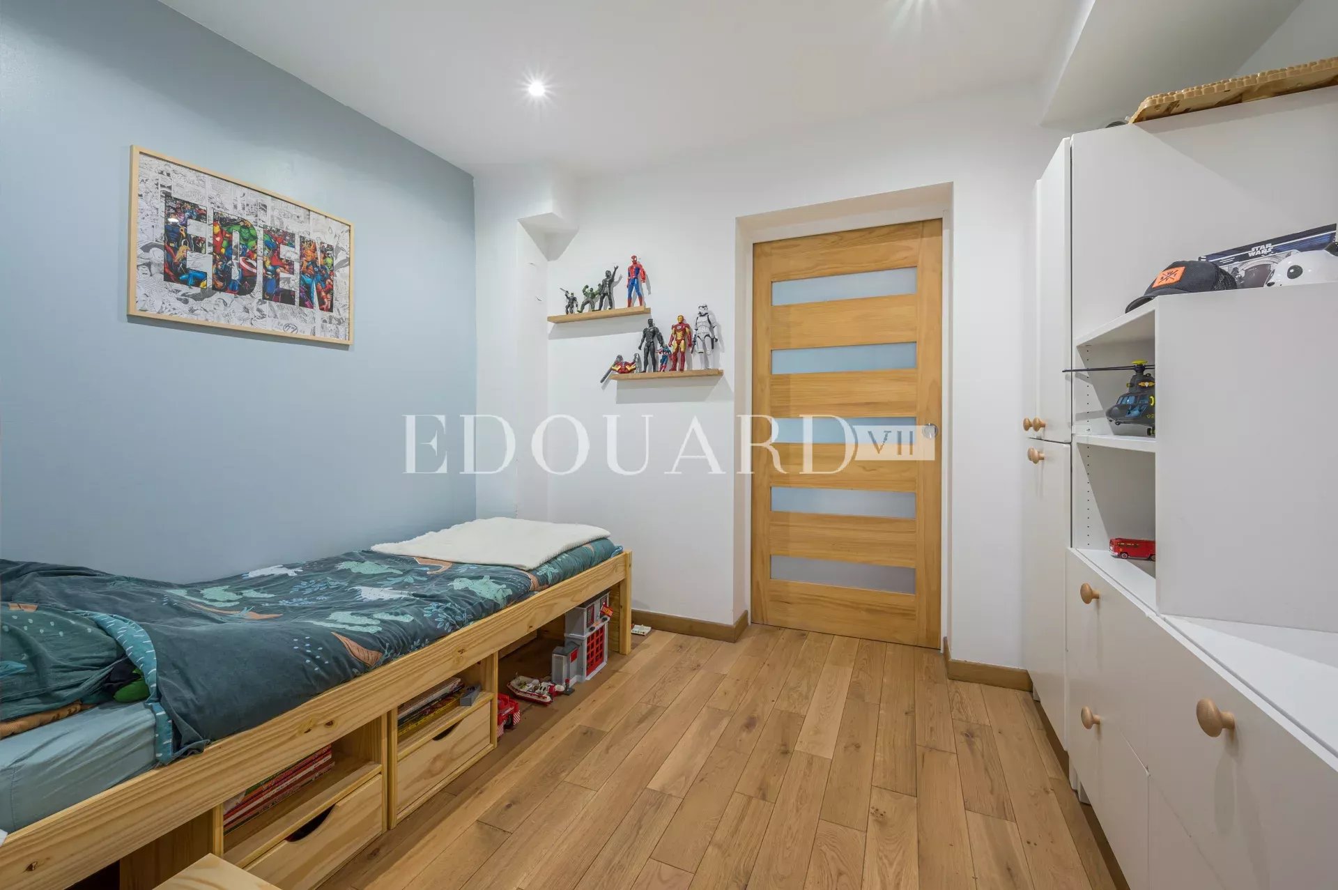 Sur la commune de Villefranche sur Mer,  charmant trois/quatre pièces à vendre avec grande terrasse