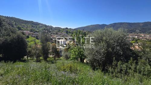 TERRAIN CONSTRUCTIBLE 913m² AU CALME PEGOMAS