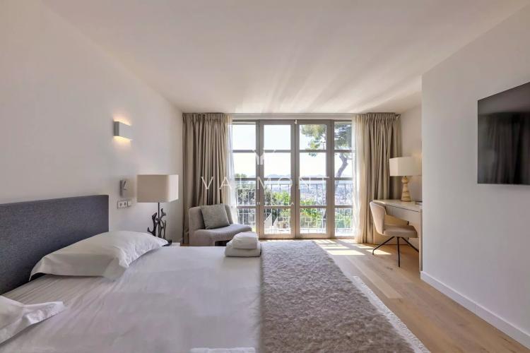 Une élégante maison moderne de 5 chambres à Cannes