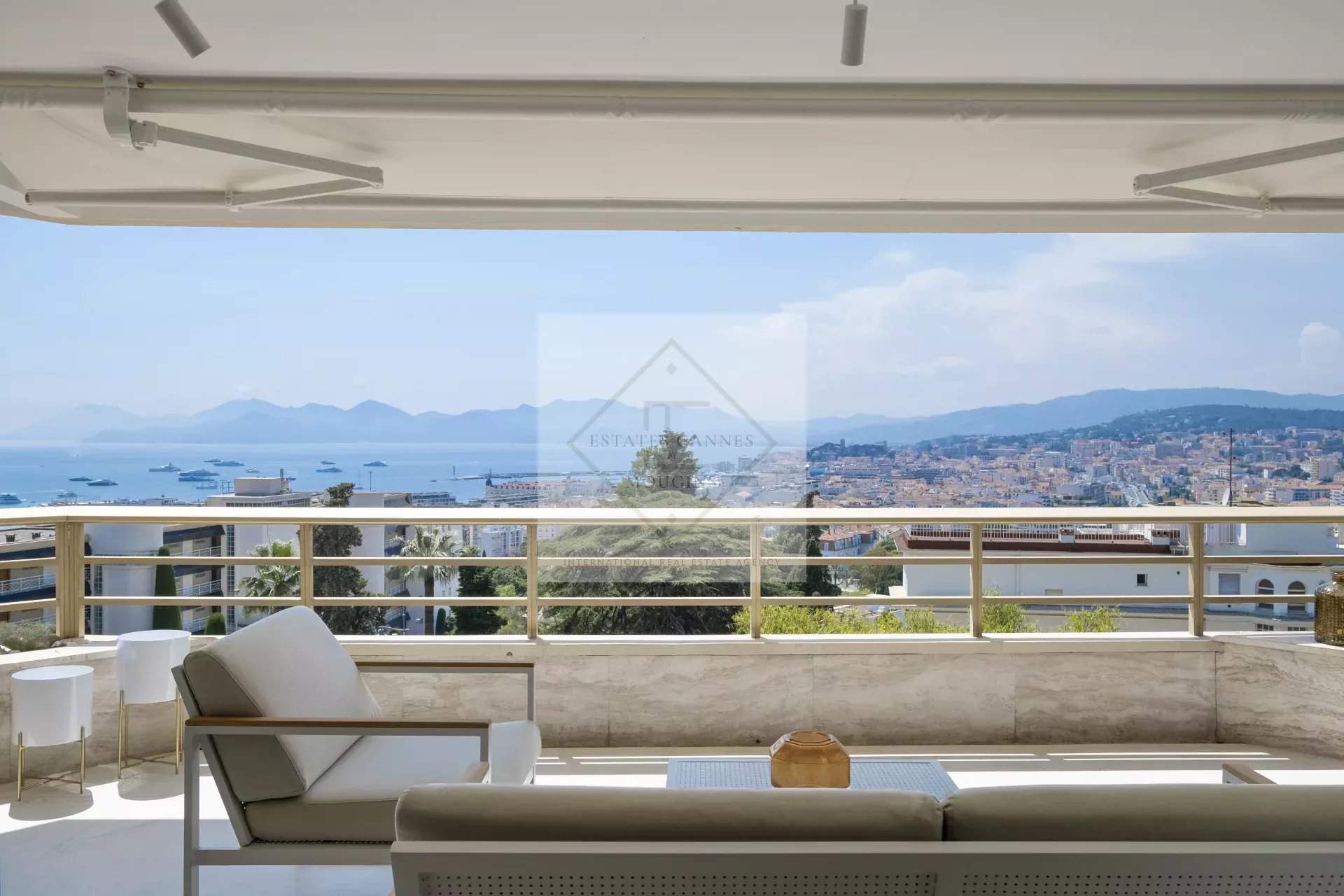 CANNES Californie - Vue panoramique mer  et environnement Cannes !