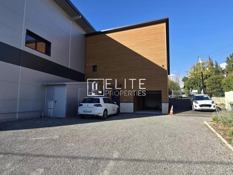 LOCAL COMMERCIAL DE 56m² NEUF + GARAGE – RDC – MOUGINS