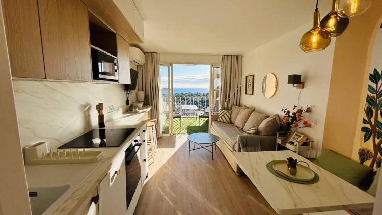 SOUS OFFRE Agay Cap Esterel superbe appartement entièrement rénové, vue mer panoramique