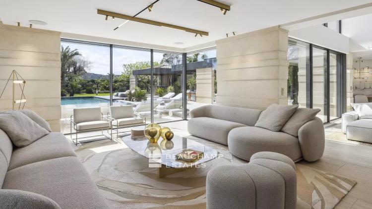 Villa d'architecte neuve au coeur d'un domaine privé à Saint-Tropez
