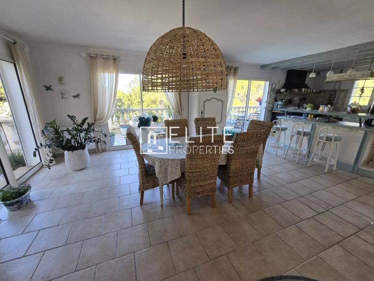 VILLA DE 205m² + PISCINE LES ADRETS