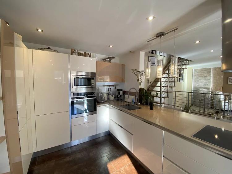 A VENDRE - BELLE MAISON AU CALME CADRE VERDOYANT