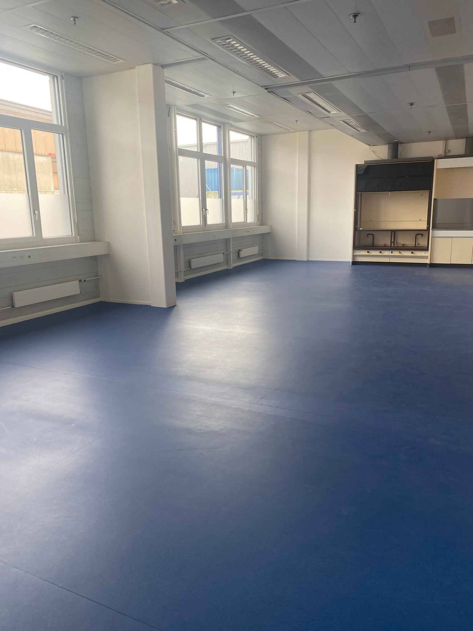 Atélier de 92 m2 au rez supérieur Zone FTI