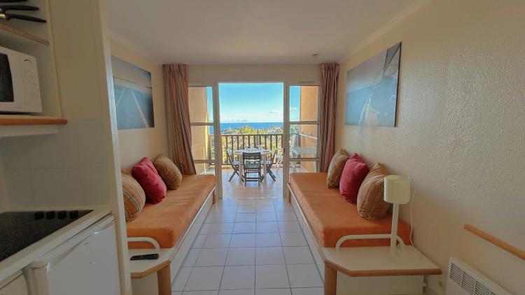 AGAY CAP ESTEREL 2 PIECES DERNIER ETAGE VUE MER PANORAMIQUE. PARKING PRIVE
