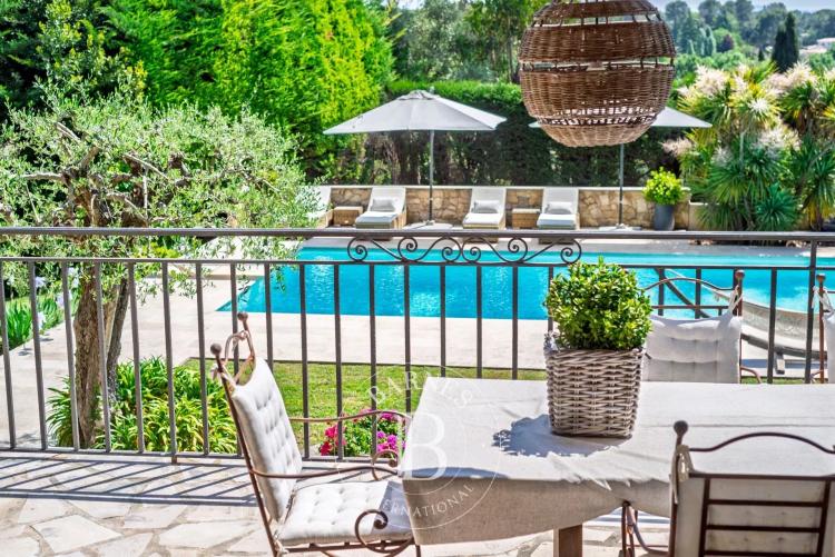 Roquefort-les-Pins, au calme absolu, 4 chambres, studio indépendant et piscine