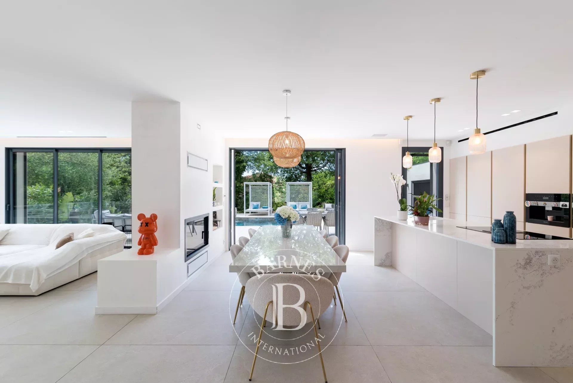 5mn de Valbonne - Magnifique maison contemporaine – 5 chambres – Domotique – Piscine – Studio indépendant