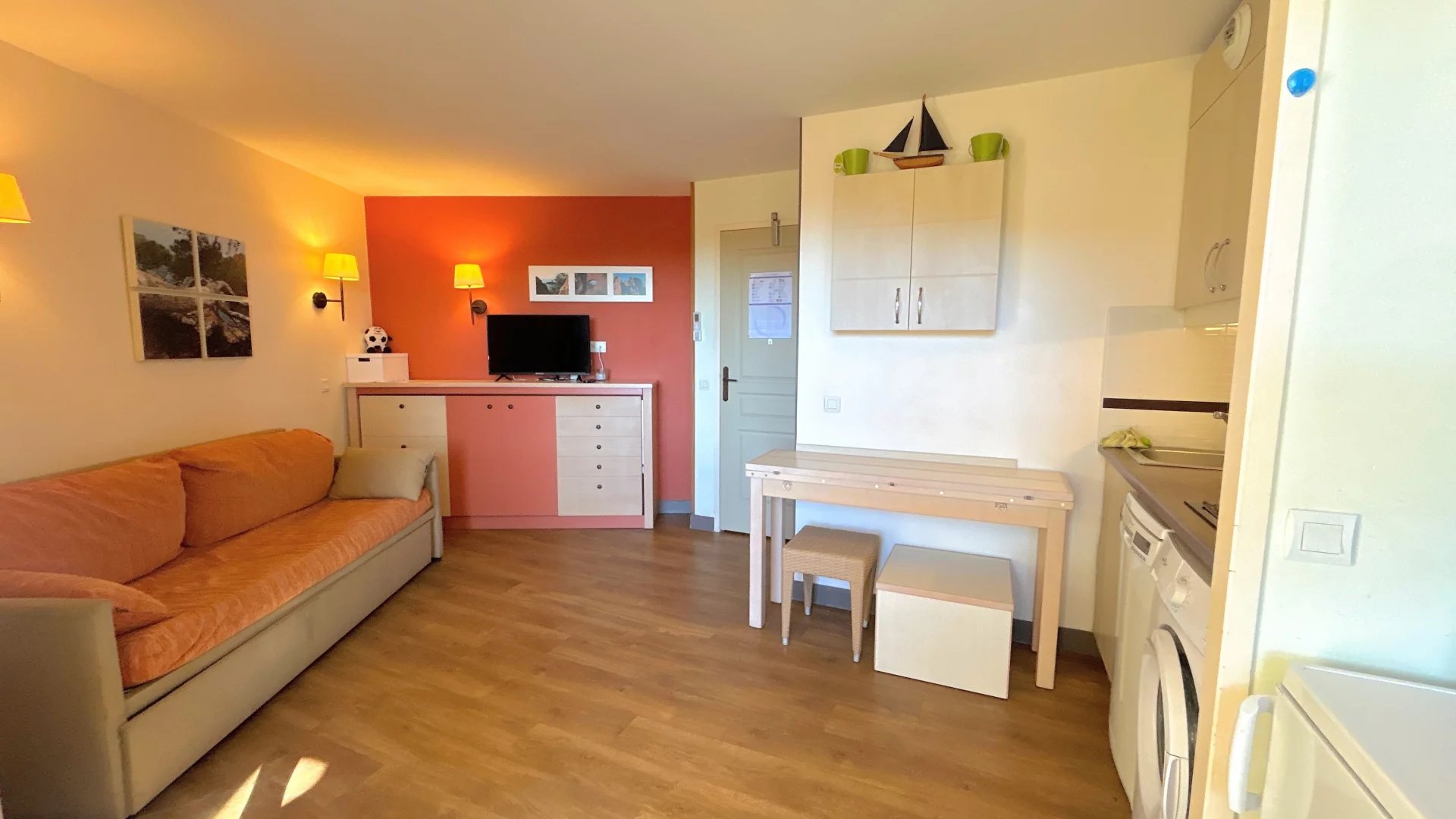 Agay CAP ESTEREL le village, 2 pièces + balcon exposé au Sud