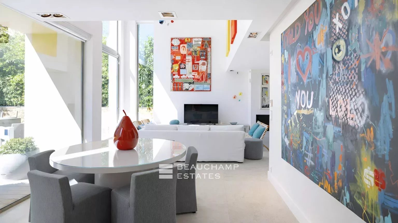Sublime villa contemporaine à pied du centre de Saint-Tropez