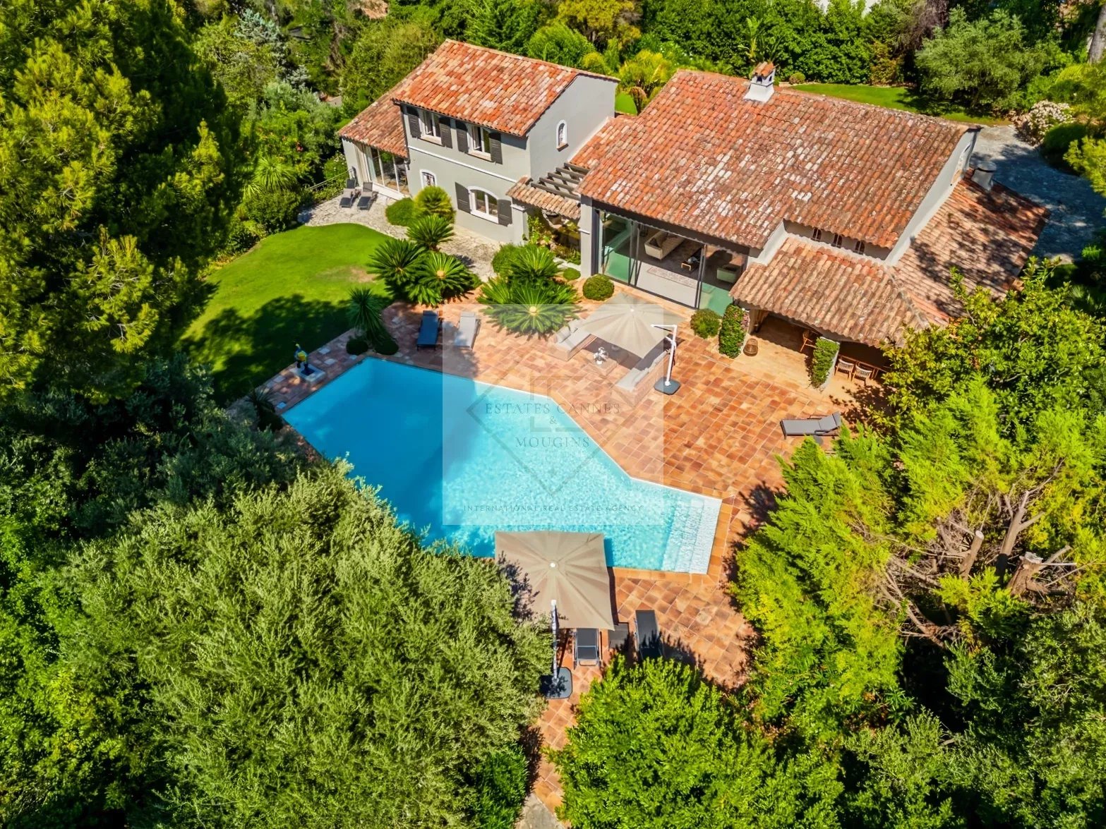 Superbe villa neuve de style provençal – Vue panoramique & intimité absolue
