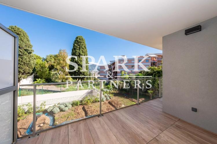 Roqbrune Cap Martin - Moderne appartement de 3 pièces avec jardin