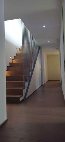 Magnifique villa. bordure de champ de 6.5 pcs. Villa lumineuse.
