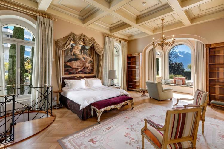 Perle architecturale au bord du lac