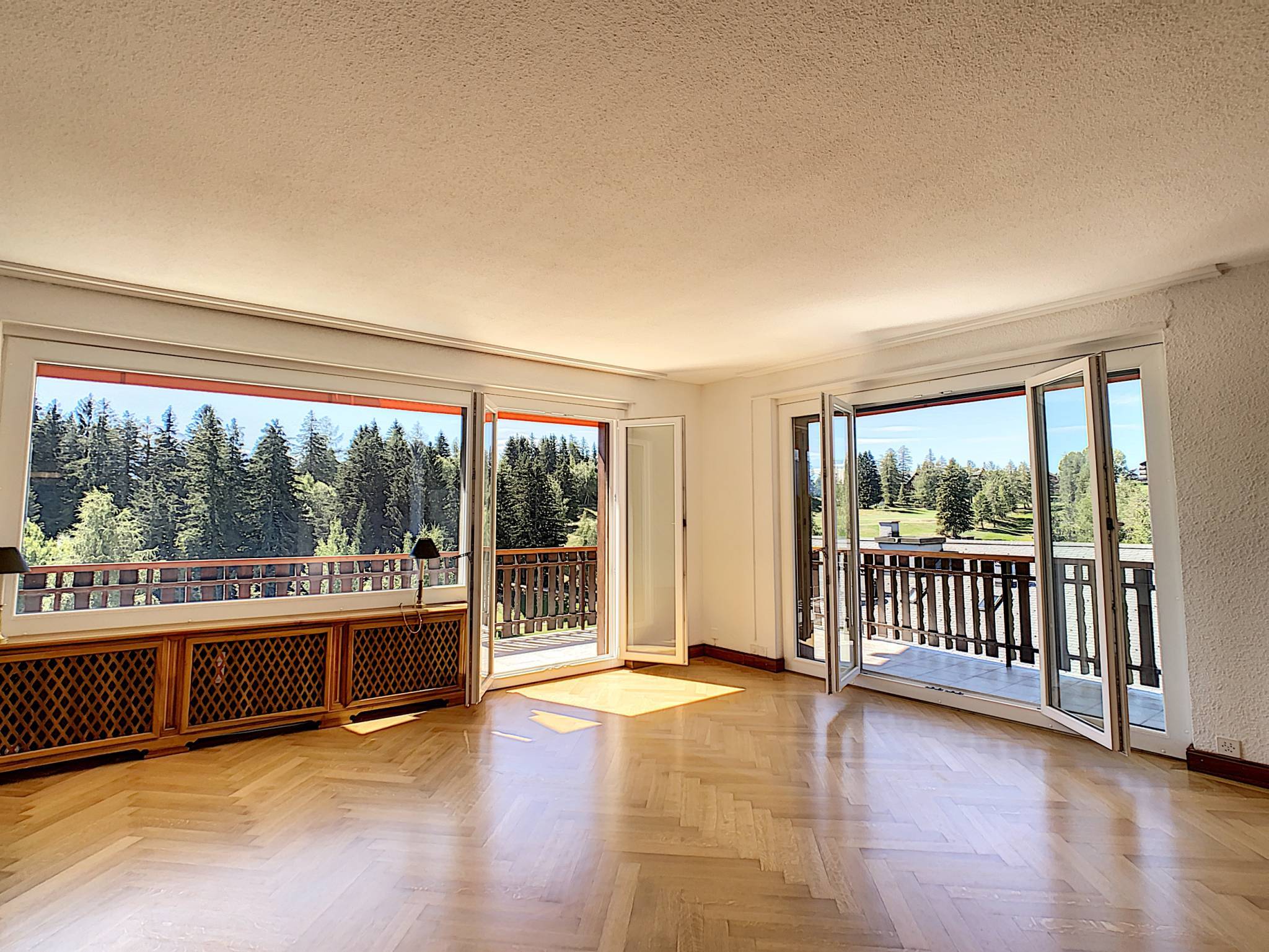 Superbe 3 pièces face au lac de la Moubra + chambre de service
