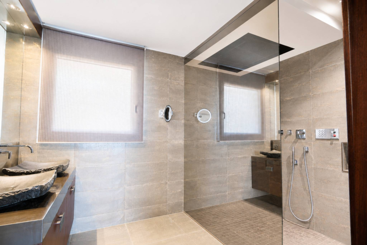 Magnifique attique en duplex avec vue imprenable sur le lac 
