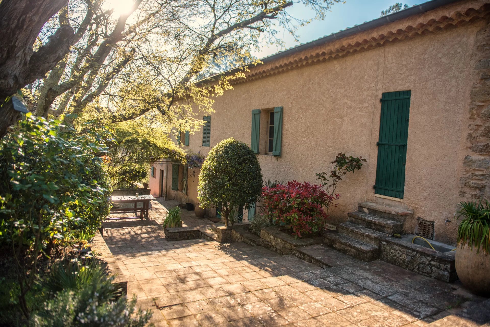 LORGUES BASTIDE DE CHARME DE 1789 DE 287 M2 SUR 2,5HA DE TERRAIN