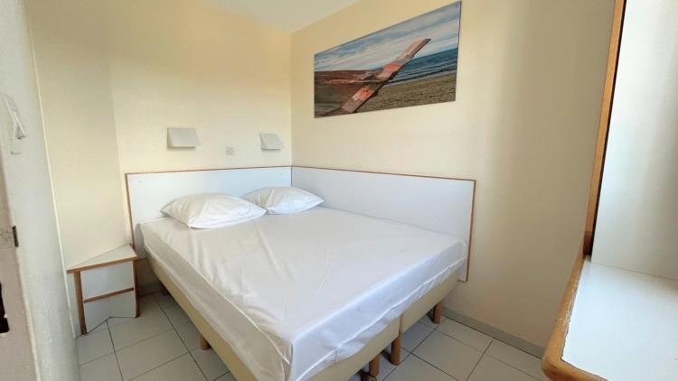 AGAY CAP ESTEREL 2 PIECES DERNIER ETAGE VUE MER PANORAMIQUE. PARKING PRIVE