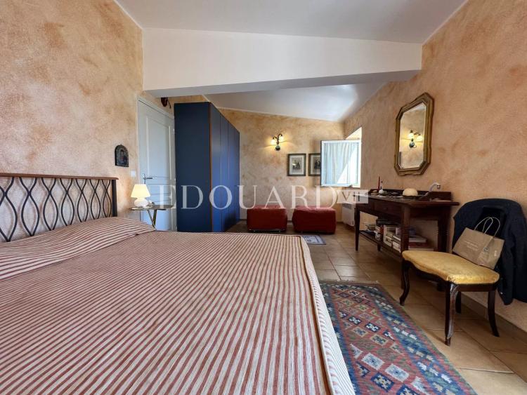 En exclusivité appartement triplex avec deux balcons, belle vue mer panoramique et spacieux garage