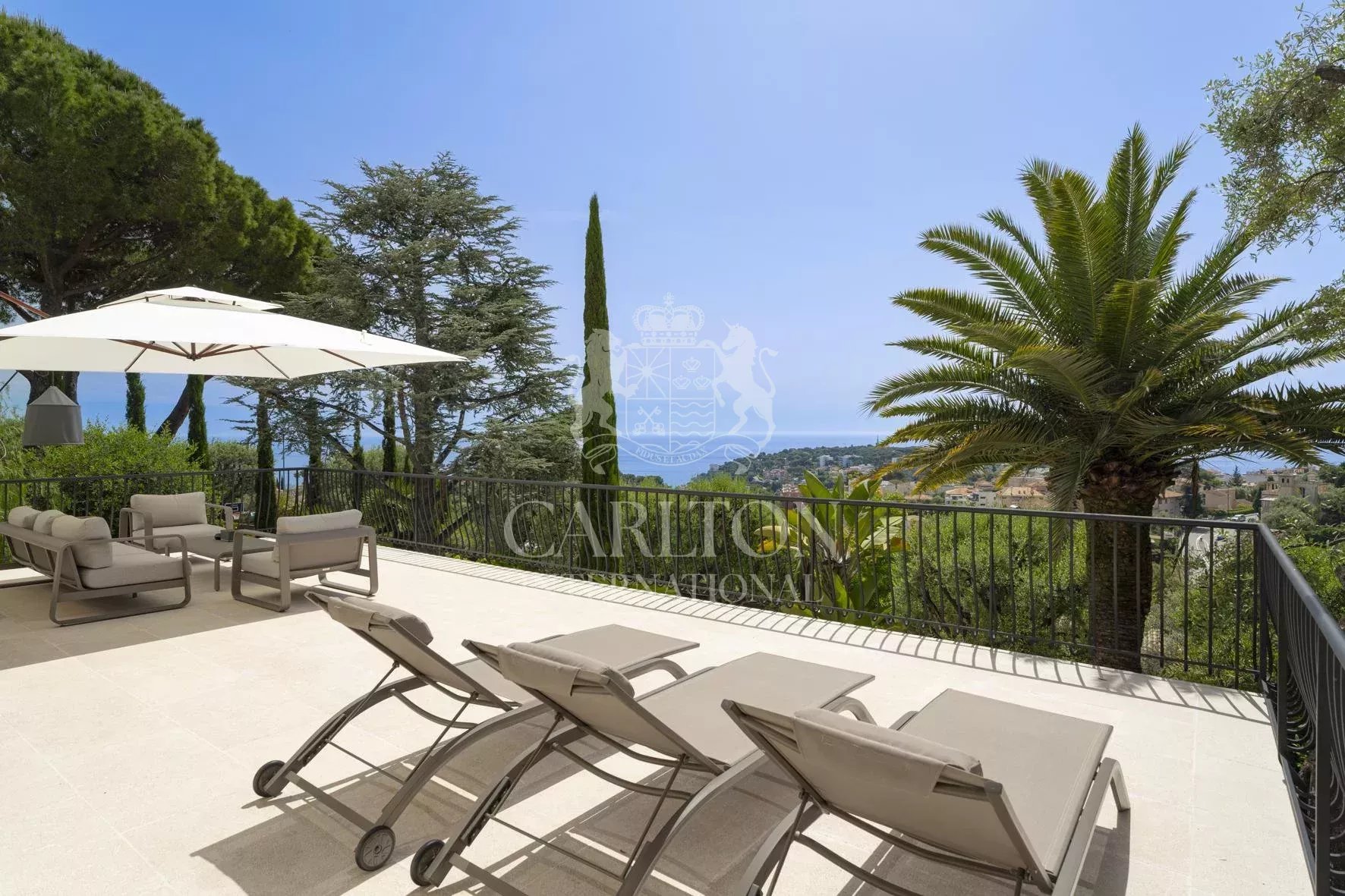 Propriété de charme avec vue mer panoramique et cadre privilégié proche Monaco