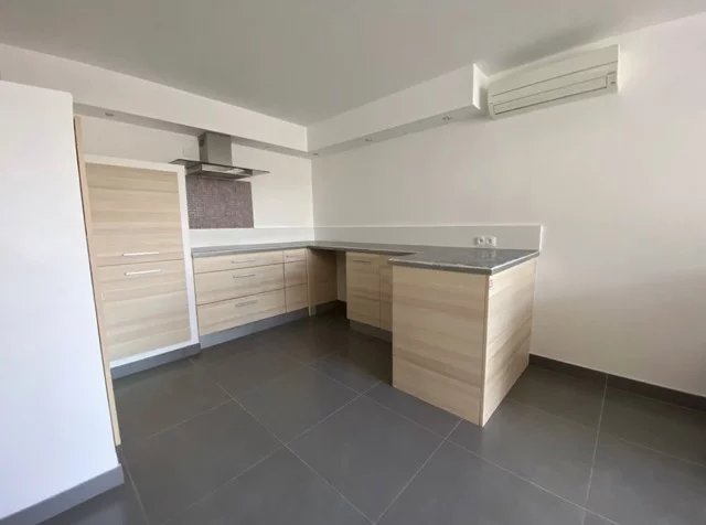 VIDAUBAN  BELLE VILLA 2 APPARTEMENTS 136M2 PRES DU CENTRE