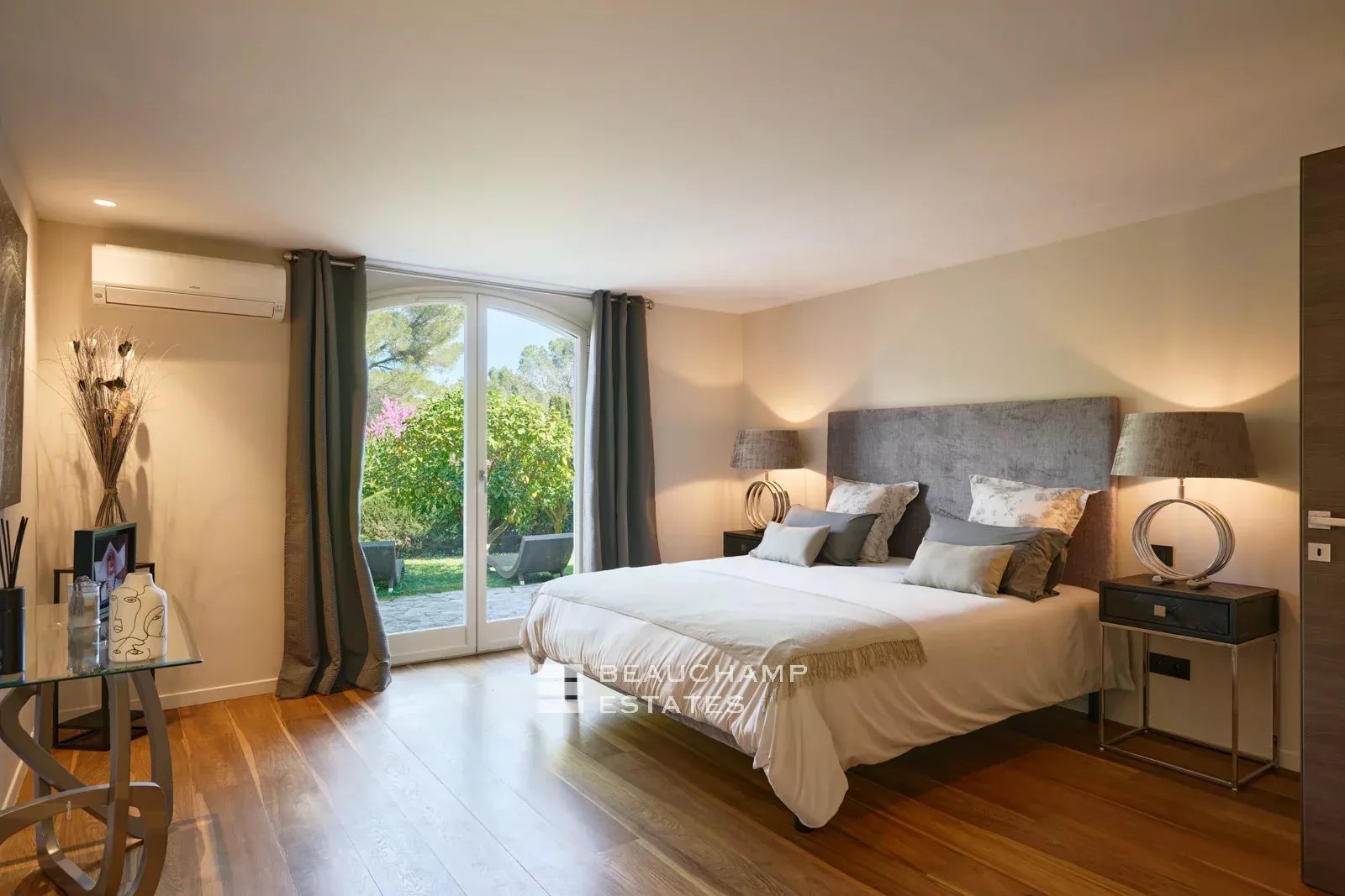 Villa néo-provencale de 5 chambres avec piscine dans un quartier résidentiel de Mougins