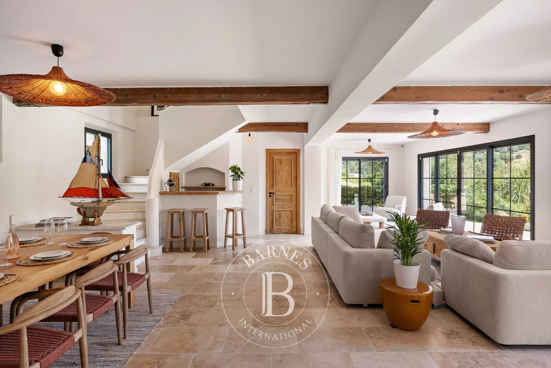 Élégante villa rénovée avec vue panoramique sur Saint-Paul de Vence
