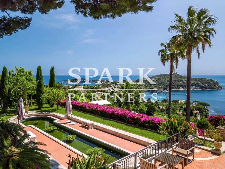 Villefranche sur Mer - Unique propriété avec vue imprenable sur la mer
