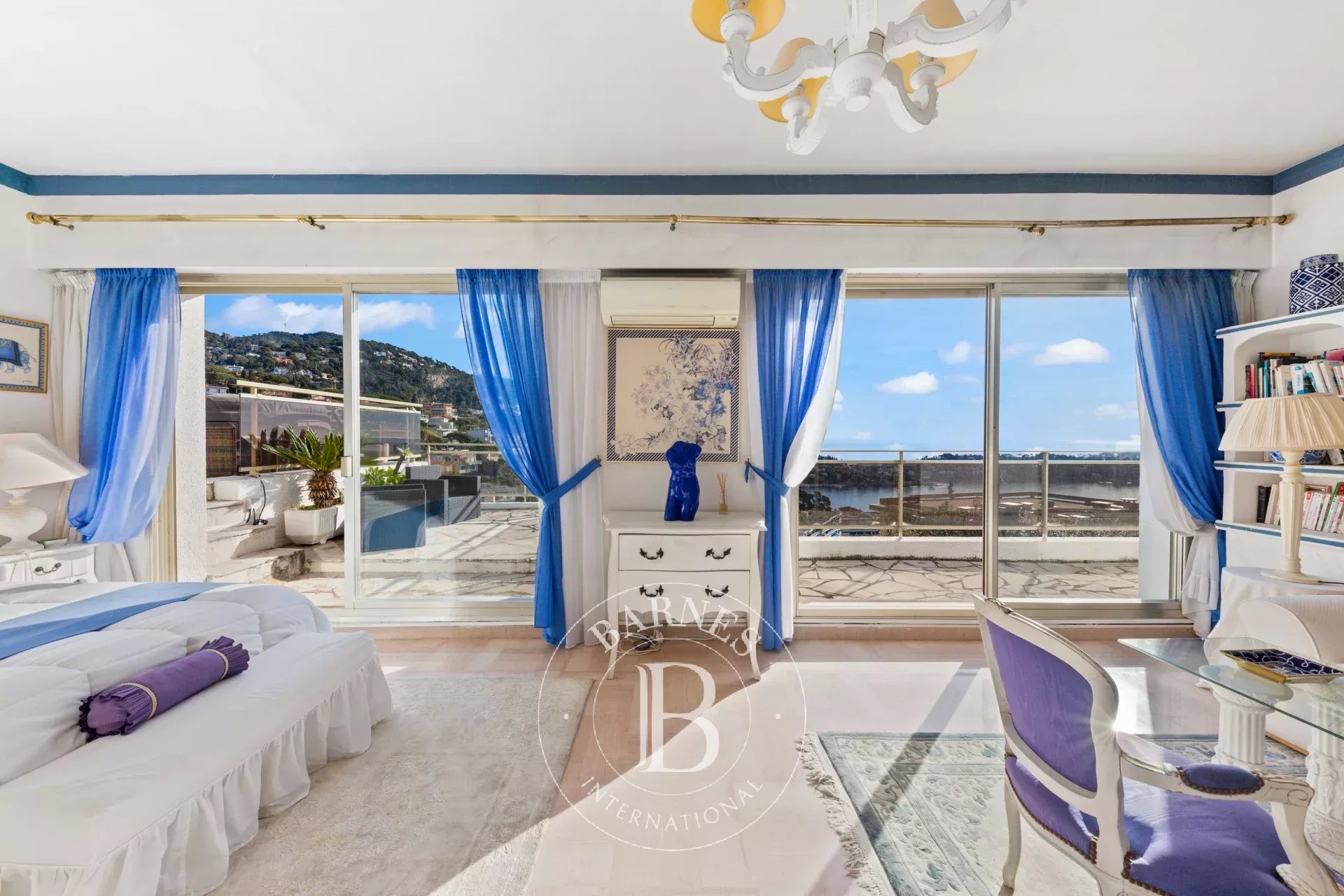 VILLEFRANCHE-SUR-MER - SUPERBE VILLA DE VILLE - VUE MER PANORAMIQUE