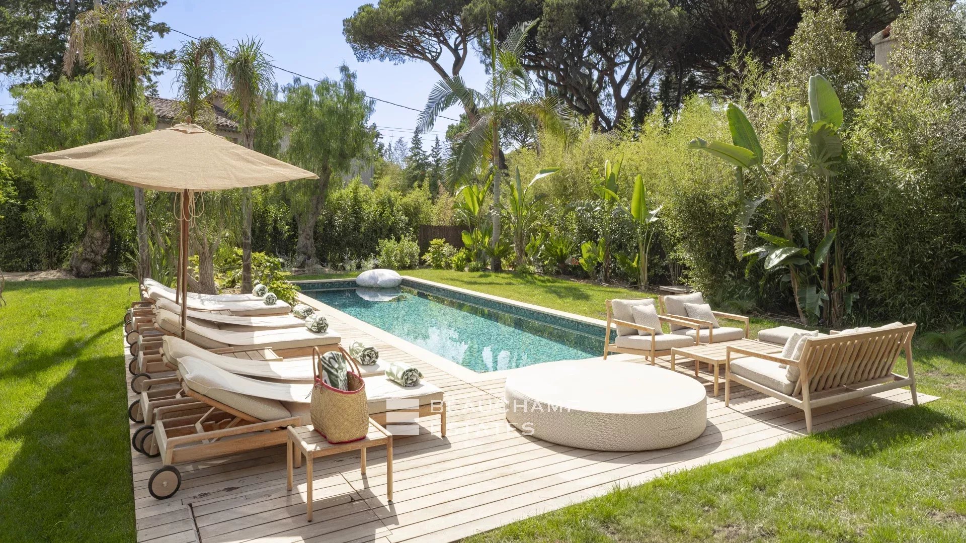 Sublime villa neuve à pieds du centre de Saint-Tropez et de la plage