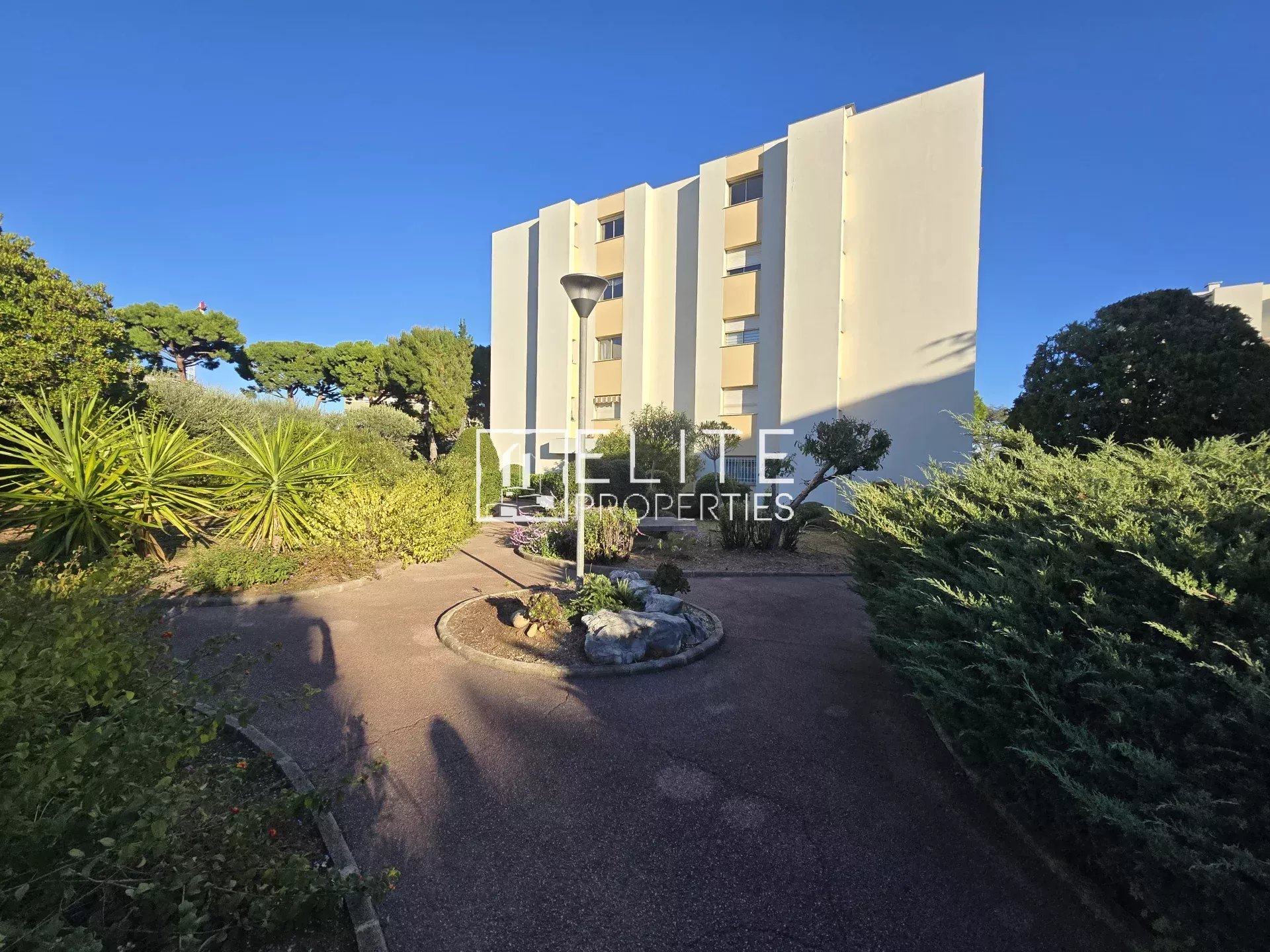 APPARTEMENT 2 PIÈCES DE 67 m² + PARKING & CAVE – SAINT-LAURENT-DU-VAR