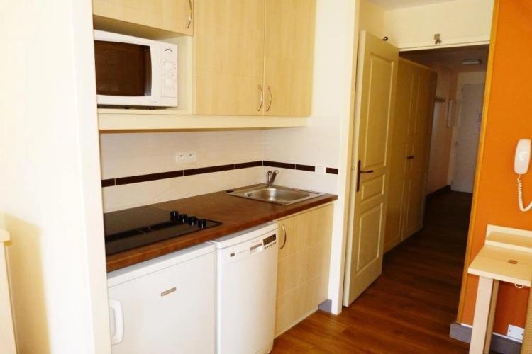 AGAY CAP ESTEREL 2 PIECES DERNIER ETAGE VUE GOLF. PARKING PRIVE