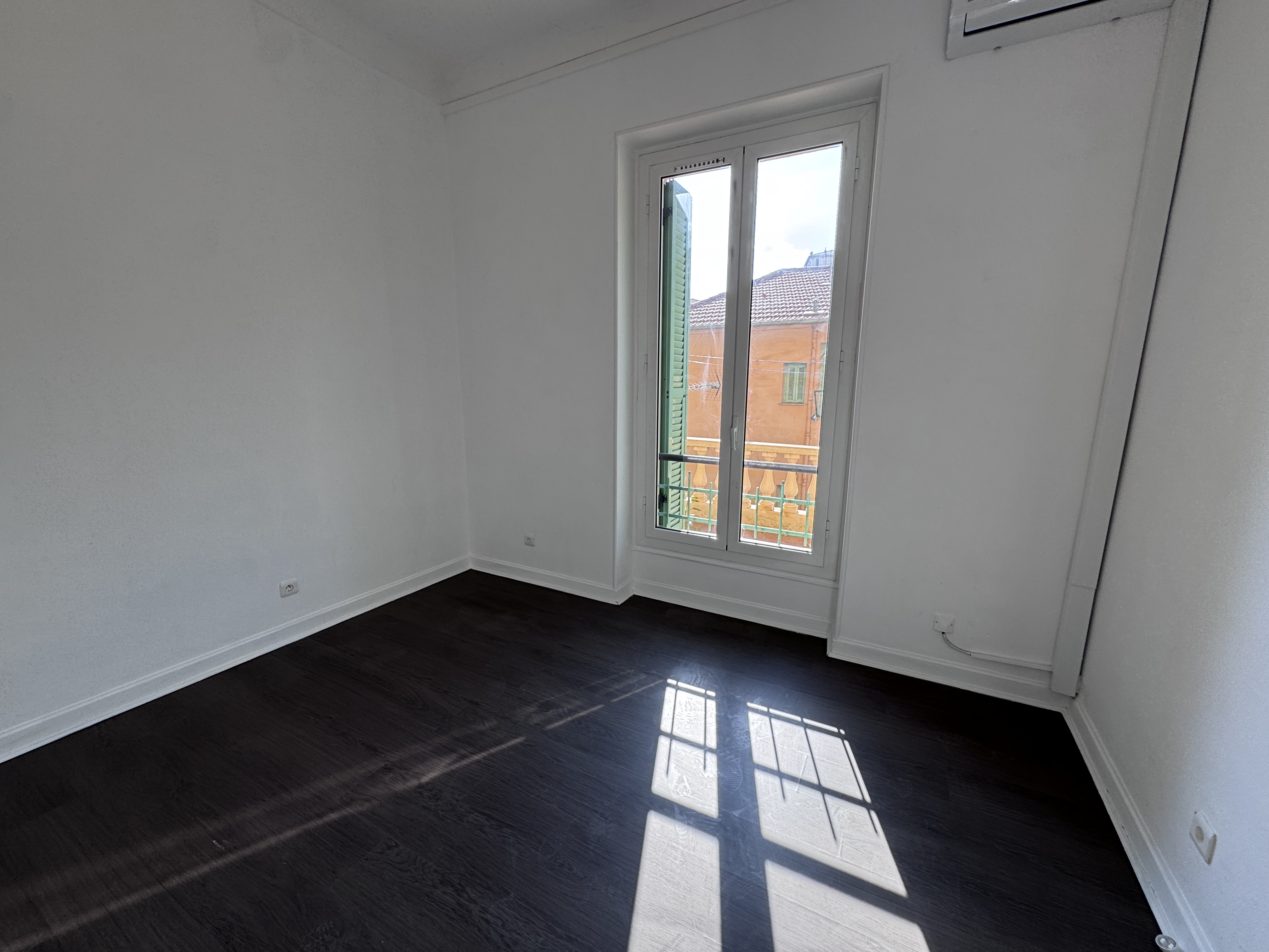 MENTON | GRAND APPARTEMENT DE 3 PIÈCES PROCHE DU CENTRE