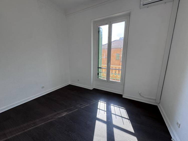 MENTON | GRAND APPARTEMENT DE 3 PIÈCES PROCHE DU CENTRE