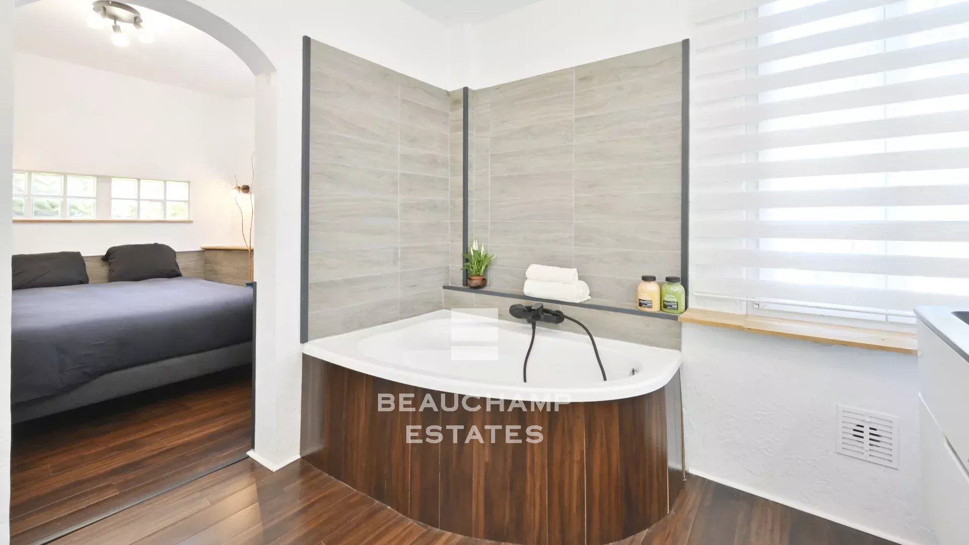 Appartement entièrement rénové avec vue mer