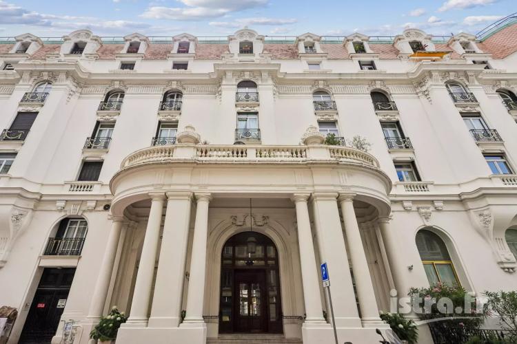 Nice Negresco : Studio dernier étage, vue mer latérale