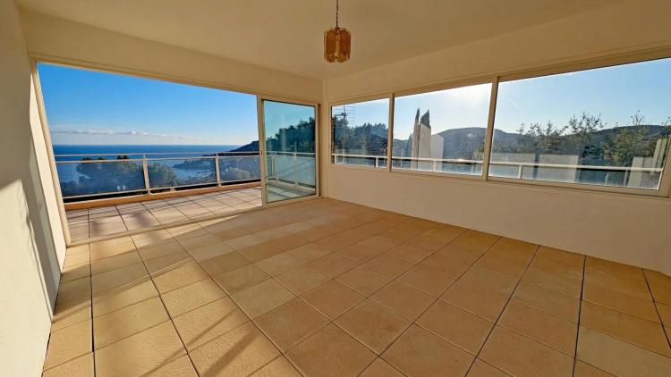 AGAY SAINT RAPHAEL magnifique  villa contemporaine avec vue panoramique sur la mer